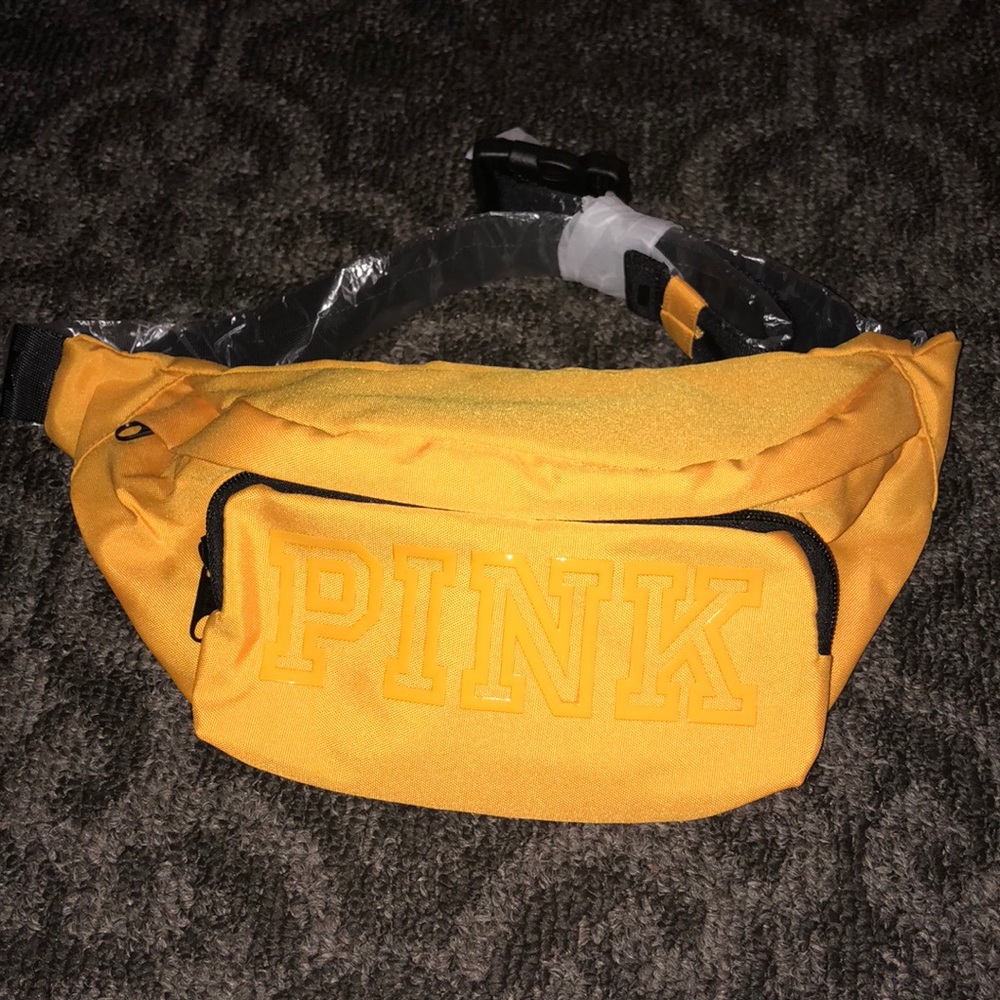 PINK VS OVERSIZED FANNY PACK